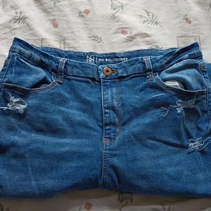 Women's No Boundaries Jeans || Size 17
